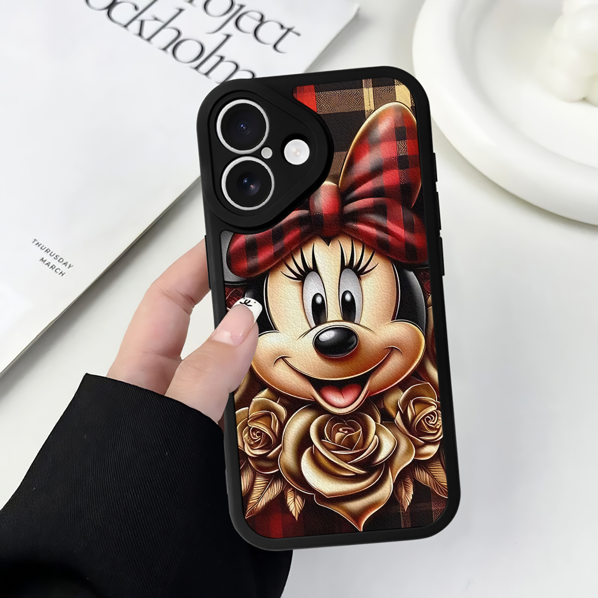 （画像用） ミッキーマウス Mickey Mouse 【iPhone 16シリーズ対応】シリコンスマホケース（レザー調） 材質：シリコン